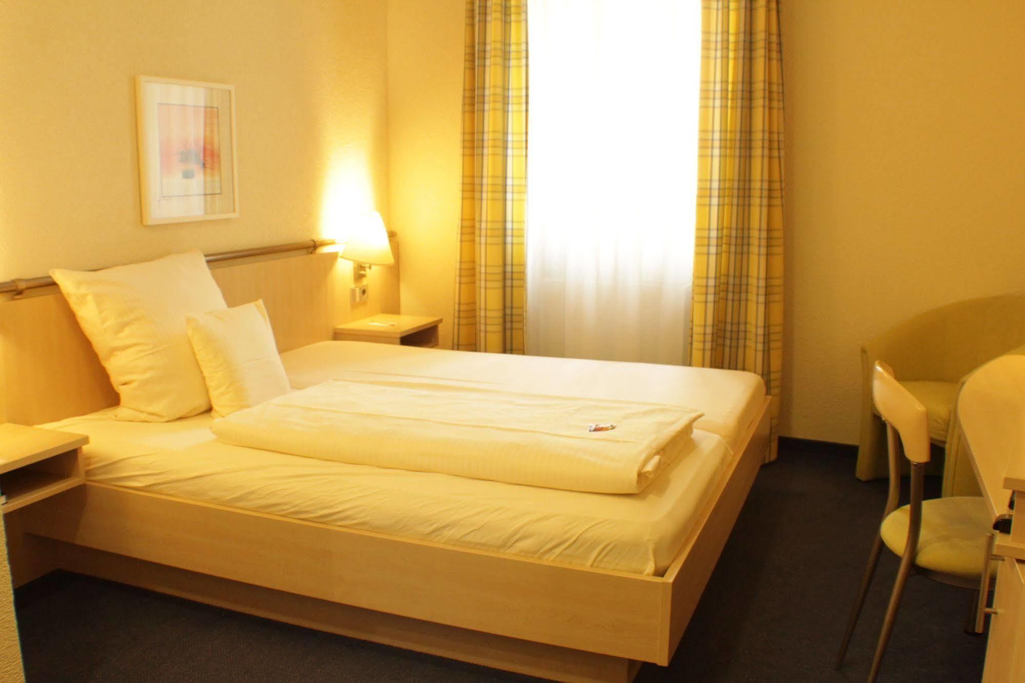 Living & Serviced By Blauer Wolf Apartment